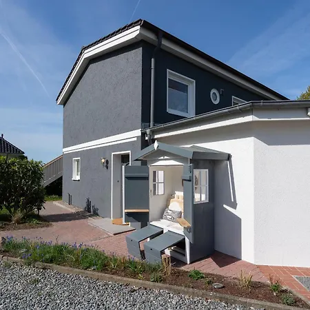 Holiday home Lotsenhaus